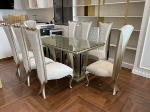ảnh thực tế bàn ăn Daphne tại nhà khách Royal City