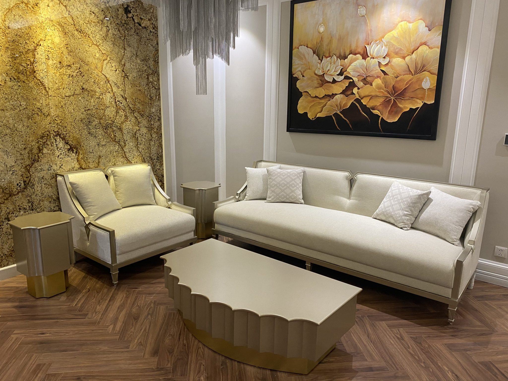 Với thiết kế độc đáo, tinh tế và đầy nghệ thuật, sofa Art Deco sẽ chắc chắn khiến cho căn phòng của bạn trở nên sang trọng và đẳng cấp hơn. Hãy xem ngay hình ảnh liên quan đến sofa Art Deco để cảm nhận sự độc đáo của nó.