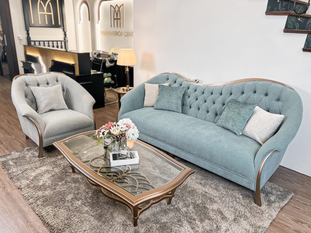 Sofa Victoire tân cổ điển lưng chần nút bọc vải xanh, khung sơn ánh kim